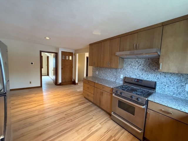 54 Pleasant St B, Wareham, MA 02571