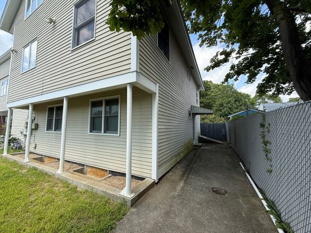 54 Pleasant St B, Wareham, MA 02571