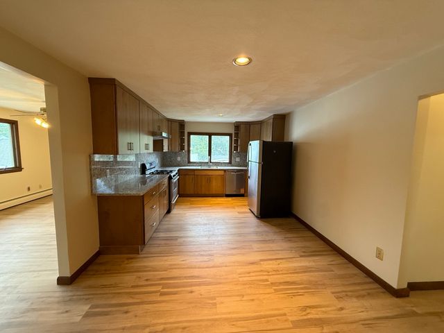 54 Pleasant St B, Wareham, MA 02571