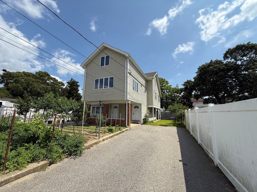 54 Pleasant St B, Wareham, MA 02571