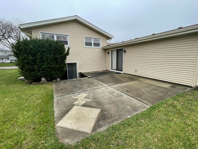 900 Georgean Lane, Schaumburg, IL 60193