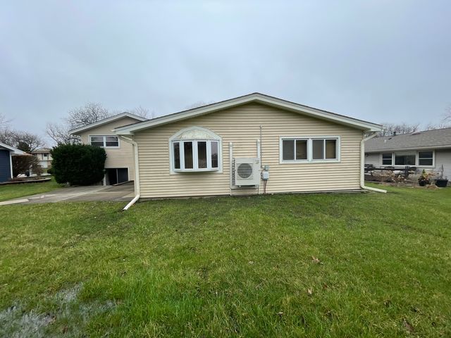 900 Georgean Lane, Schaumburg, IL 60193