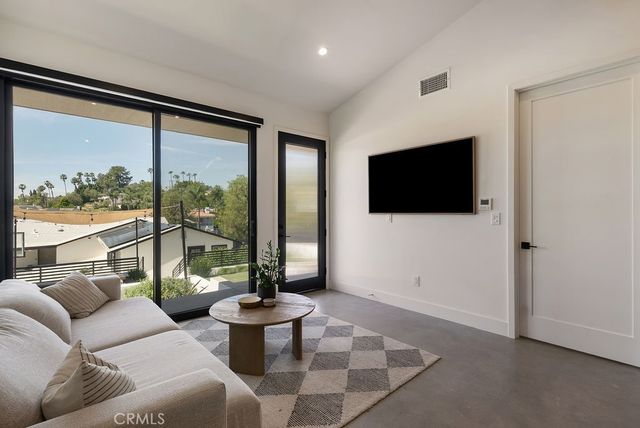 12822 Fairhaven, North Tustin, CA 92705