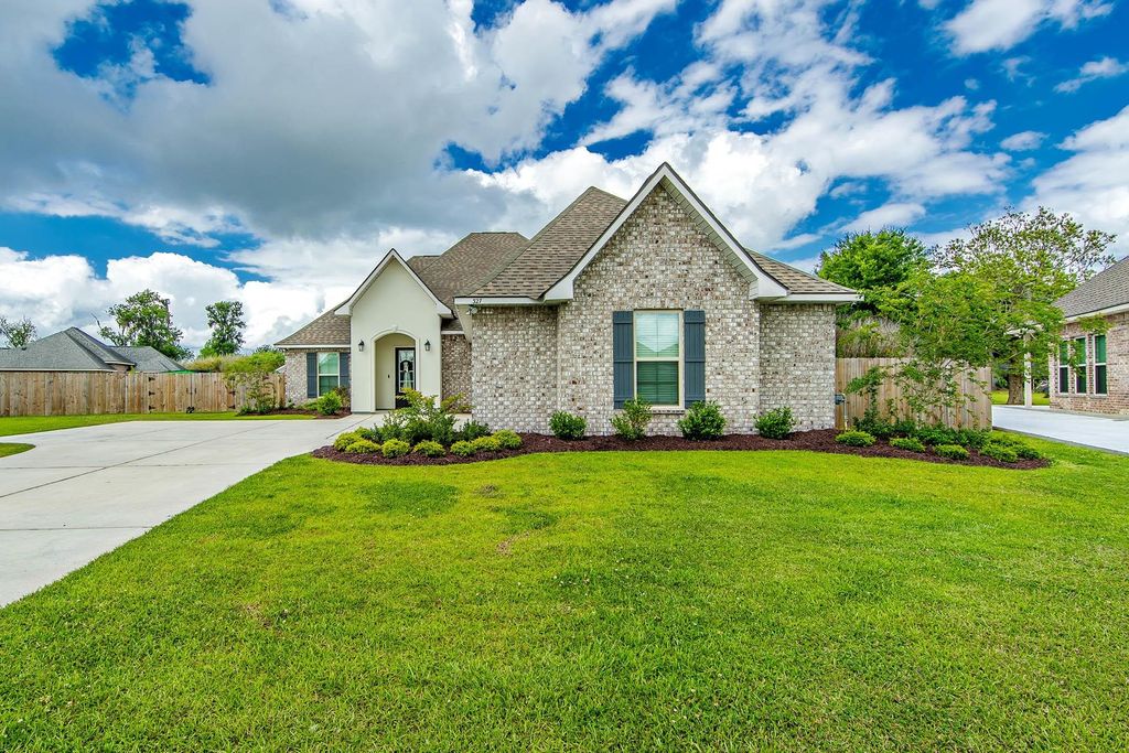 327 Modesto Drive, Houma, LA 70364