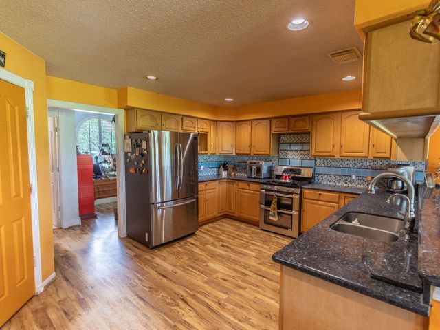 3936 Beasley West End Road, Beasley, TX 77417