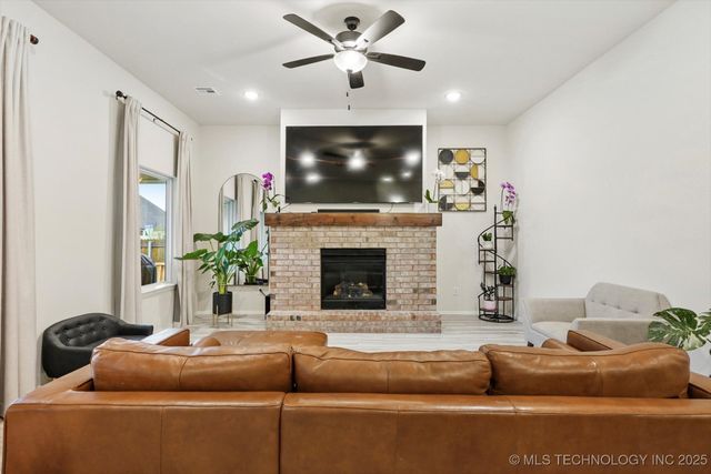 6802 S Hemlock Avenue, Broken Arrow, OK 74011