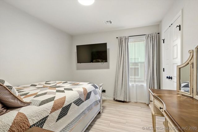 6802 S Hemlock Avenue, Broken Arrow, OK 74011