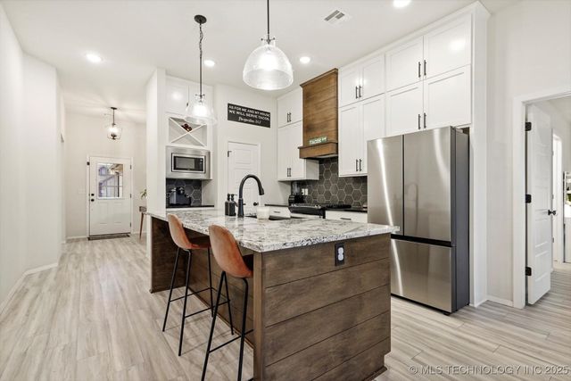 6802 S Hemlock Avenue, Broken Arrow, OK 74011