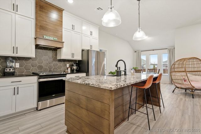 6802 S Hemlock Avenue, Broken Arrow, OK 74011