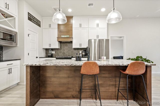 6802 S Hemlock Avenue, Broken Arrow, OK 74011