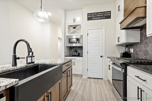 6802 S Hemlock Avenue, Broken Arrow, OK 74011