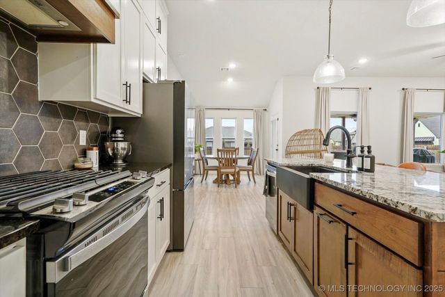 6802 S Hemlock Avenue, Broken Arrow, OK 74011