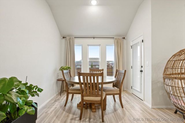 6802 S Hemlock Avenue, Broken Arrow, OK 74011