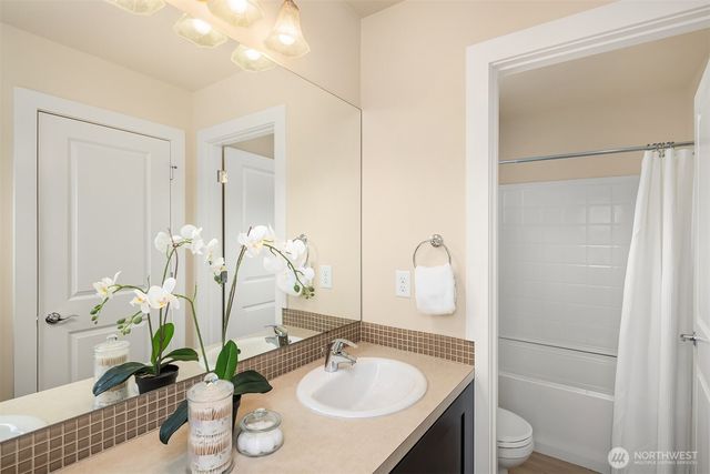 849 Third Avenue NE, Issaquah, WA 98029