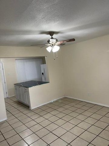 633 Grove Street SE, Albuquerque, NM 87108