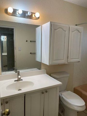633 Grove Street SE, Albuquerque, NM 87108