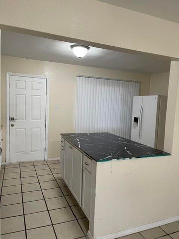 633 Grove Street SE, Albuquerque, NM 87108