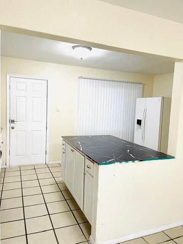 633 Grove Street SE, Albuquerque, NM 87108