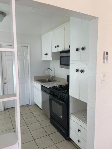 633 Grove Street SE, Albuquerque, NM 87108