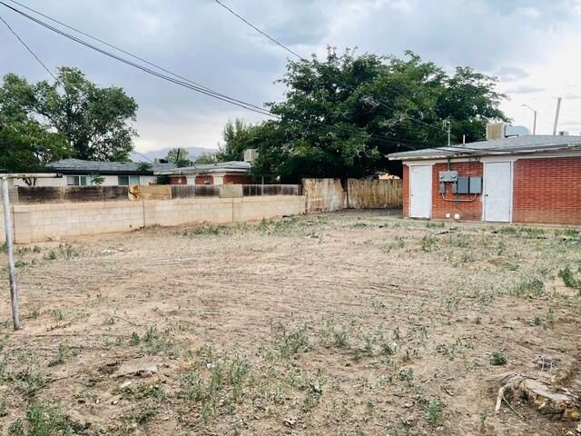 633 Grove Street SE, Albuquerque, NM 87108