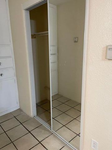 633 Grove Street SE, Albuquerque, NM 87108
