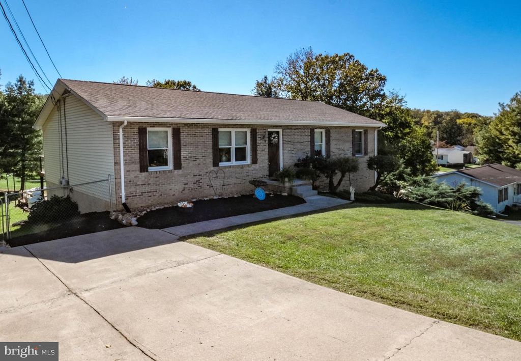1461 LINDEN ST, Front Royal, VA 22630