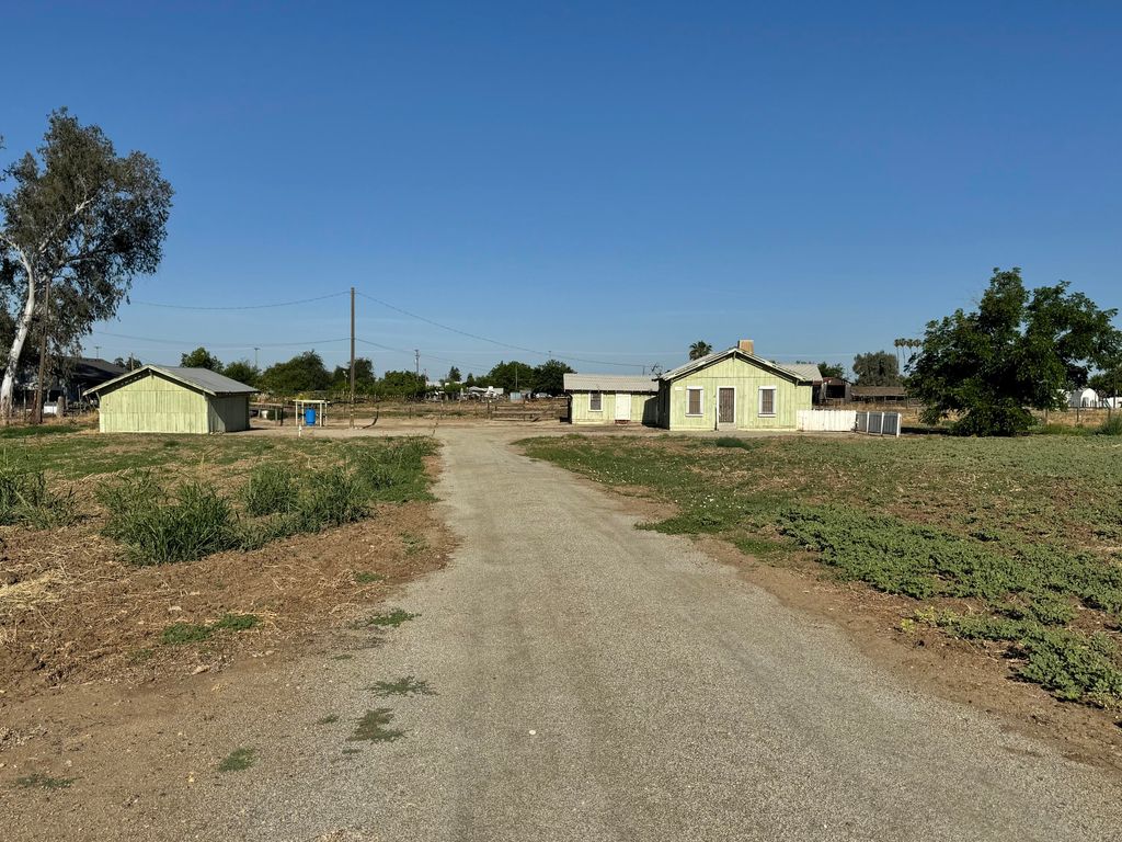 Image 3 of property listing at 1109 N Jaye Street, Porterville, CA 93257