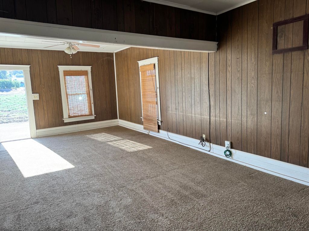 Image 5 of property listing at 1109 N Jaye Street, Porterville, CA 93257