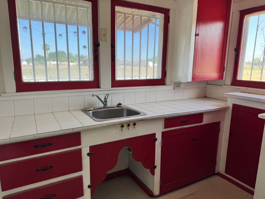 Image 6 of property listing at 1109 N Jaye Street, Porterville, CA 93257