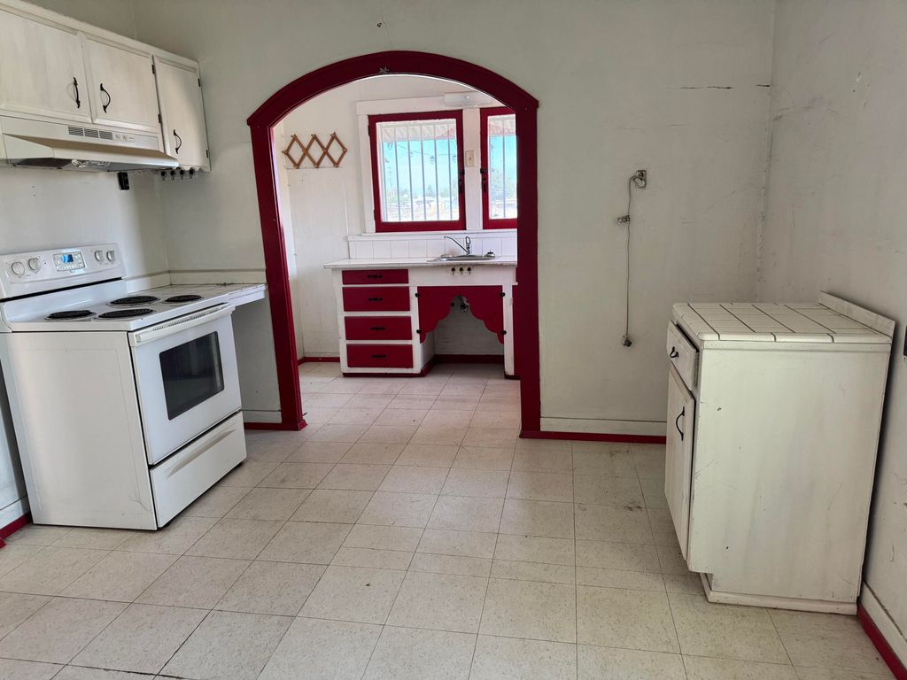 Image 7 of property listing at 1109 N Jaye Street, Porterville, CA 93257