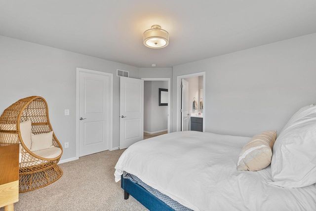 7845 W Mourning Dove LANE, Mequon, WI 53097