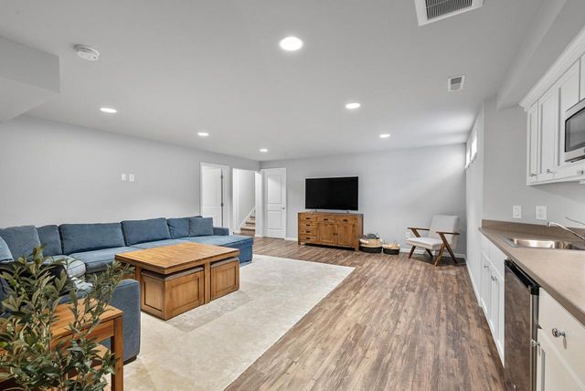 7845 W Mourning Dove LANE, Mequon, WI 53097