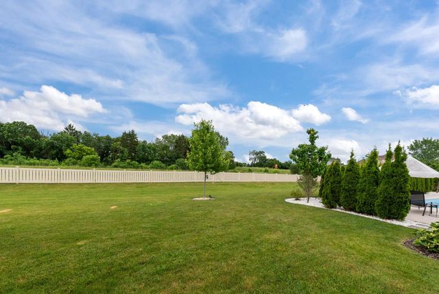 7845 W Mourning Dove LANE, Mequon, WI 53097