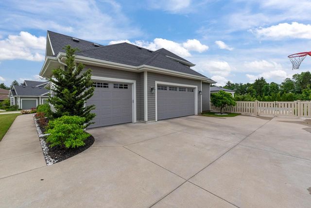 7845 W Mourning Dove LANE, Mequon, WI 53097