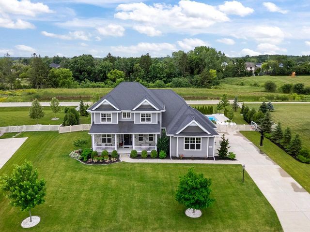 7845 W Mourning Dove LANE, Mequon, WI 53097