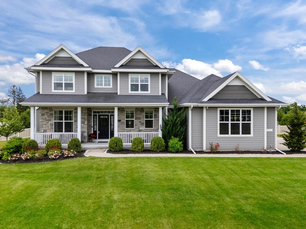 7845 W Mourning Dove LANE, Mequon, WI 53097