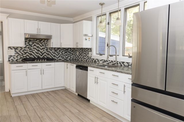 872 Main Avenue, Warwick, RI 02886
