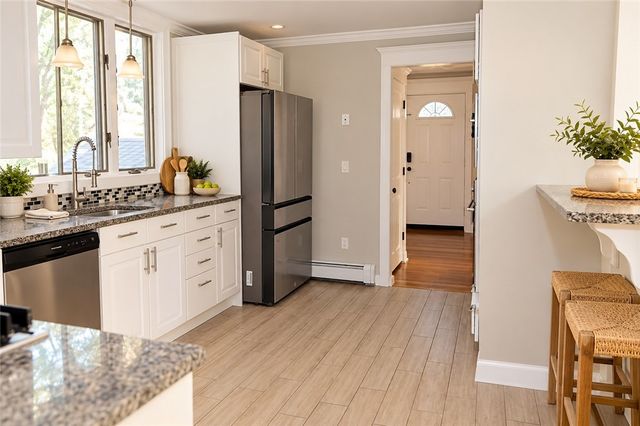 872 Main Avenue, Warwick, RI 02886