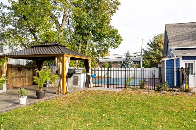 872 Main Avenue, Warwick, RI 02886