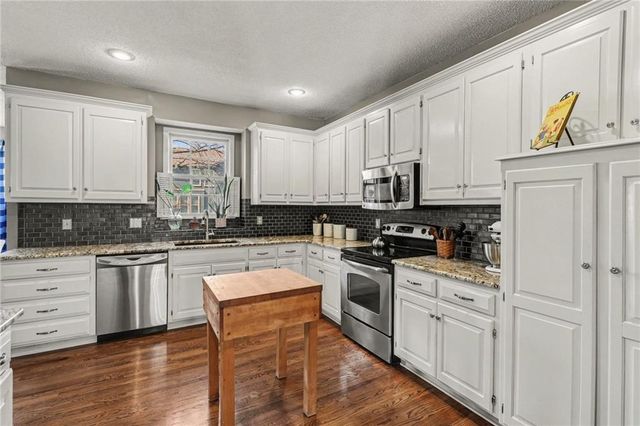 8308 W 127th Circle, Overland Park, KS 66213