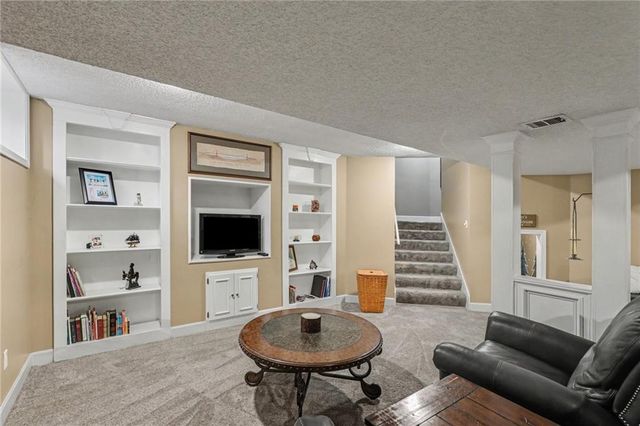 8308 W 127th Circle, Overland Park, KS 66213
