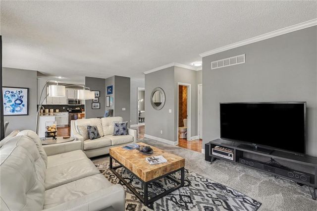 8308 W 127th Circle, Overland Park, KS 66213