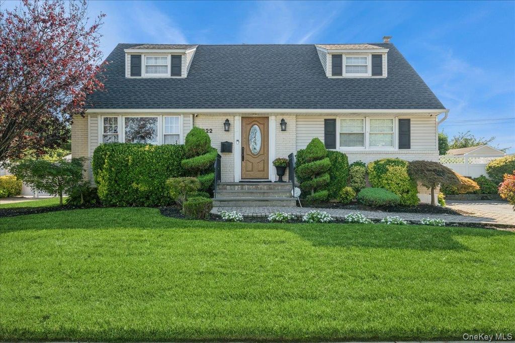 1022 White Birch Lane, Wantagh, NY 11793