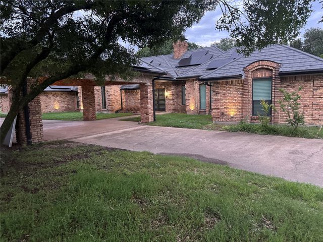 1016 Frost Hollow Drive, Desoto, TX 75115
