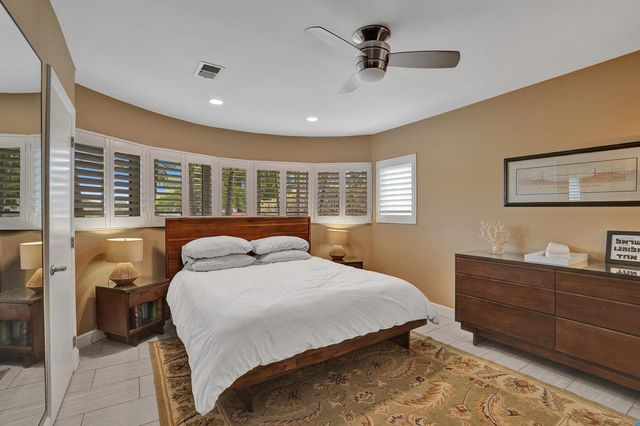 4641 NE 6th Avenue, Oakland Park, FL 33334