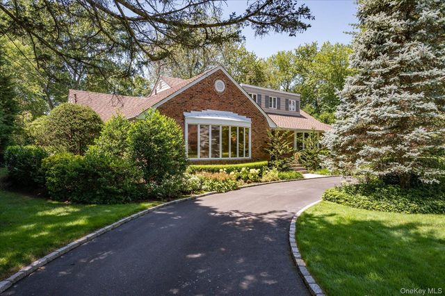 14 Pine Drive, Woodbury, NY 11797