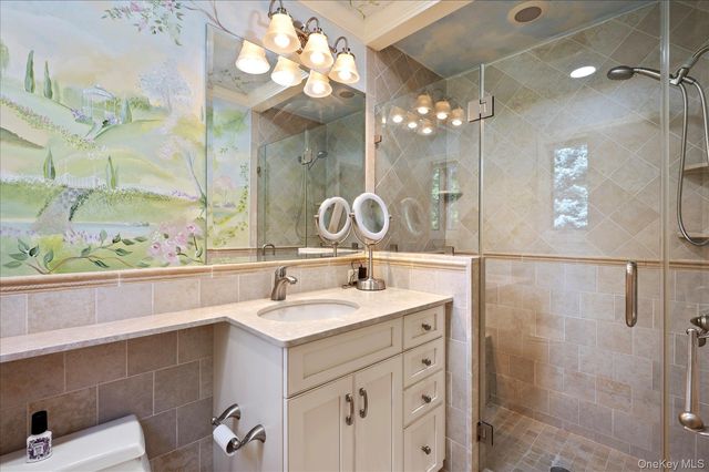14 Pine Drive, Woodbury, NY 11797