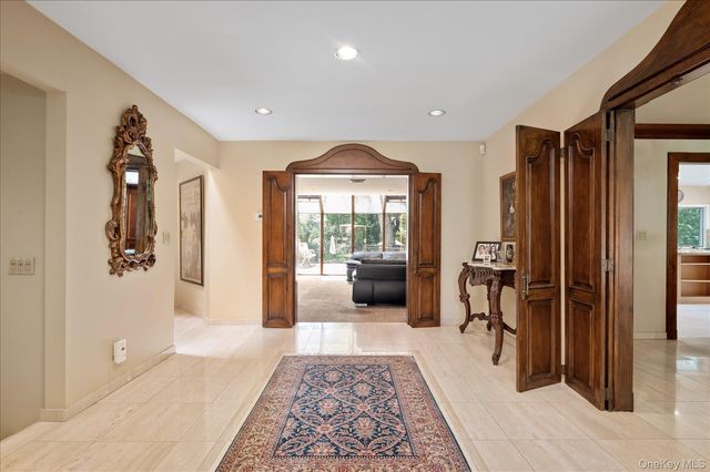 14 Pine Drive, Woodbury, NY 11797