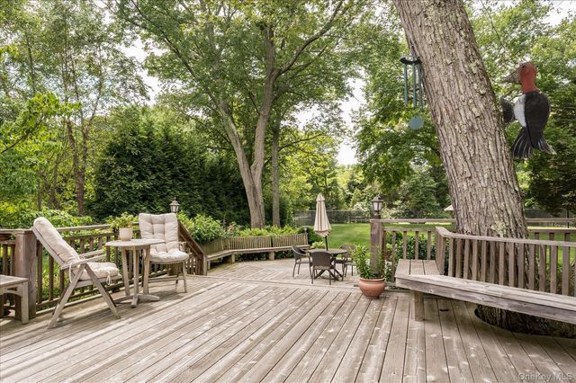 14 Pine Drive, Woodbury, NY 11797