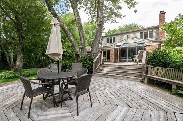 14 Pine Drive, Woodbury, NY 11797